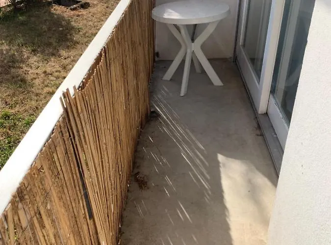 Tivoli La Tour アパート *